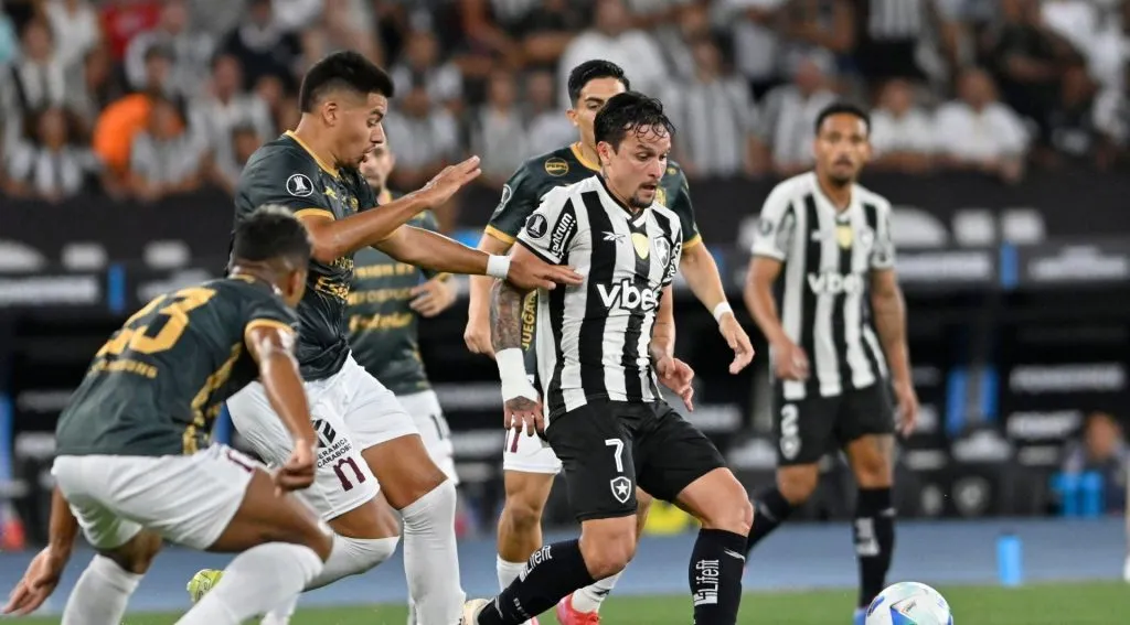 Botafogo enfrentando o Estudiantes