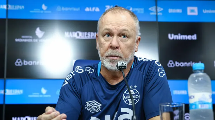 Mano Menezes fez sua estreia nesta quinta-feira