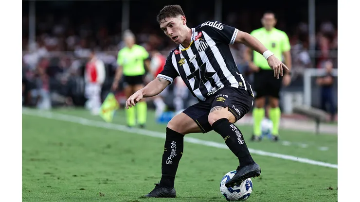 SP - SAO PAULO - 20/04/2025 - BRASILEIRO A 2025, SAO PAULO X SANTOS - Rollheiser jogador do Santos durante partida contra o Sao Paulo no estadio Morumbi pelo campeonato Brasileiro A 2025. Foto: Fabio Giannelli/AGIF