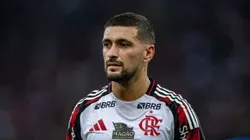 Arrascaeta, jogador do Flamengo, durante partida contra o Vasco, pelo Brasileirão Betano. Foto: Thiago Ribeiro/AGIF.