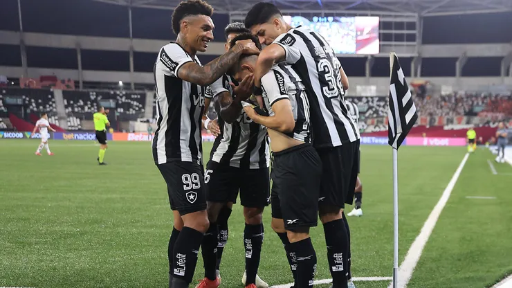 O Botafogo pega o Estudiantes, fora de casa, pela terceira rodada do Grupo A da Libertadores.