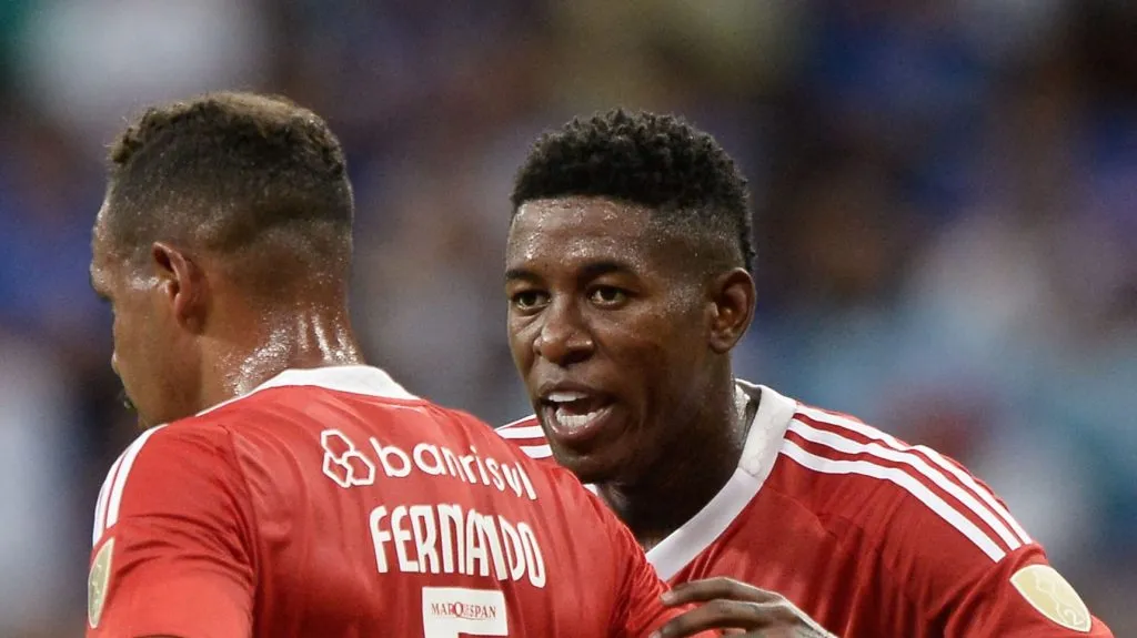 Foto: Jhony Pinho/AGIF – Fla deseja a contratação de Vitão e Julio Enciso.