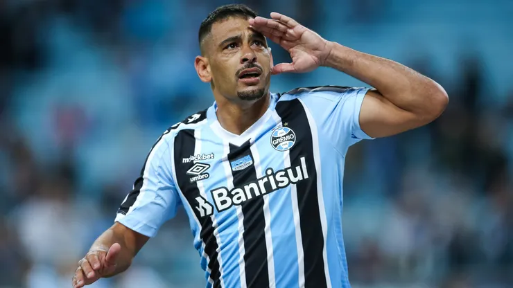 Diego Souza jogador do Grêmio comemora seu gol - Foto: Pedro H. Tesch/AGIF