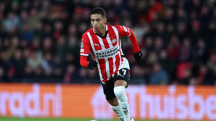 Brasileiro durante jogo pelo PSV. Photo by Dean Mouhtaropoulos/Getty Images