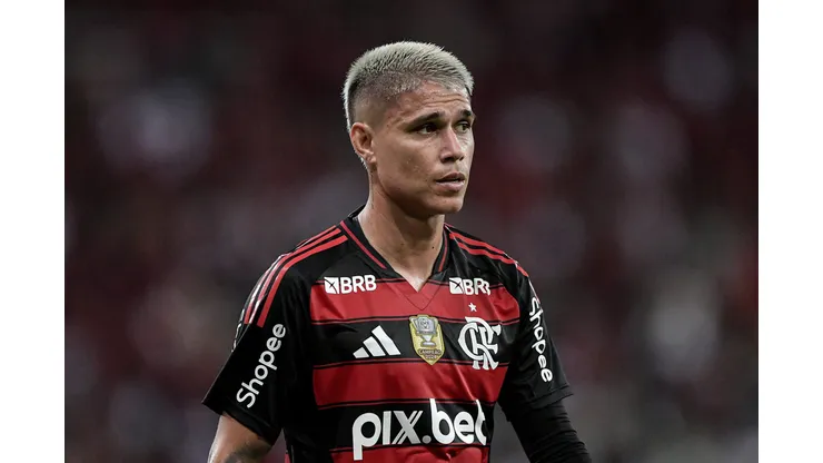 Luiz Araújo perdeu maior chance de gol do Flamengo contra a LDU e Pedro ficou irritado