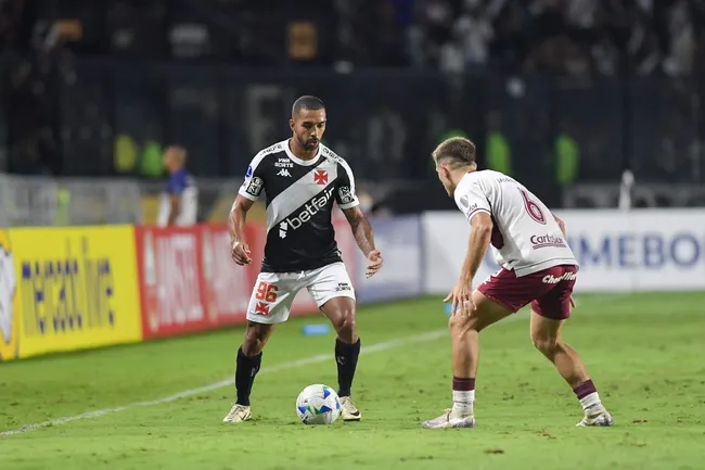 Paulo Henrique jogador do Vasco durante partida contra o Lanús – Foto: Thiago Ribeiro/AGIF