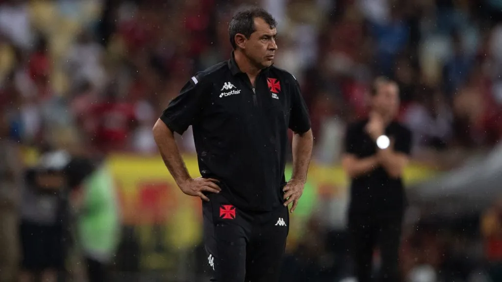 Carille durante partida. Foto: Thiago Ribeiro/AGIF