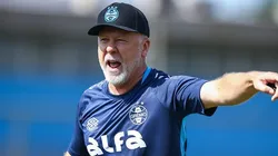 Mano Menezes comanda treino do Grêmio. Foto: Lucas Uebel/Grêmio