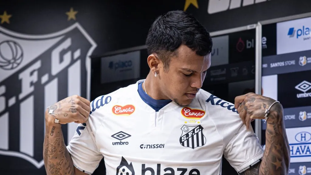 Gabriel Veron vem apresentando um desempenho abaixo no Santos – Fotos: Raul Baretta/ Santos FC.