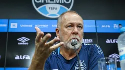 Mano Menezes em sua apresentação no Imortal