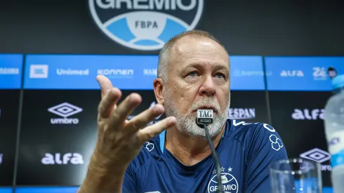 Mano Menezes em sua apresentação no Imortal