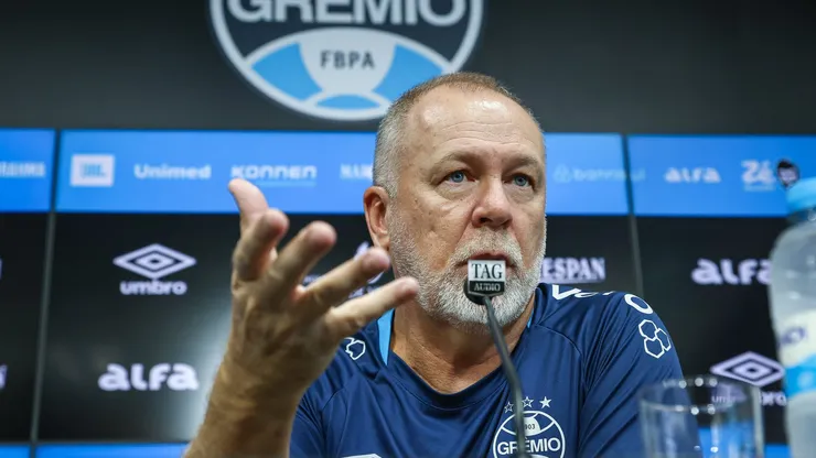 Mano Menezes em sua apresentação no Imortal
