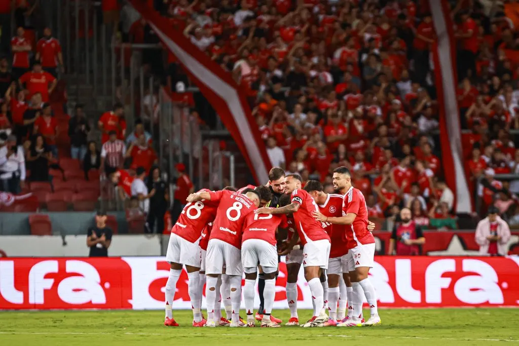 RS – PORTO ALEGRE – 16/04/2025 – BRASILEIRO A 2025, INTERNACIONAL X PALMEIRAS – Jogadores do Internacional antes da partida contra Palmeiras no estadio Beira-Rio pelo campeonato Brasileiro A 2025. Foto: Maxi Franzoi/AGIF