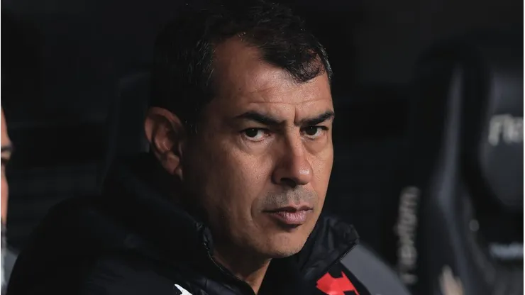 Carille não convence torcedores e a imprensa.