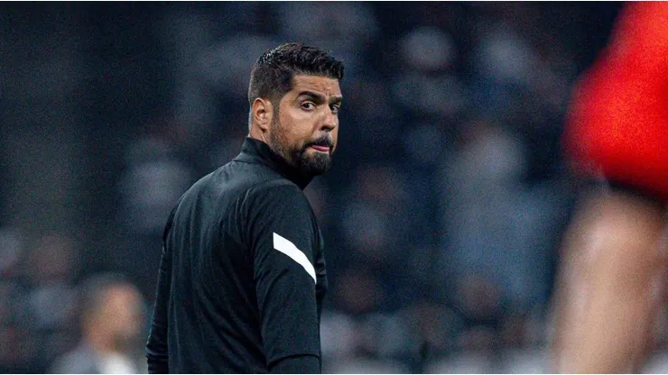SP - SAO PAULO - 01/06/2024 - BRASILEIRO A 2024, CORINTHIANS X BOTAFOGO - Antonio Oliveira tecnico do Corinthians durante partida contra o Botafogo no estadio Arena Corinthians pelo campeonato Brasileiro A 2024.