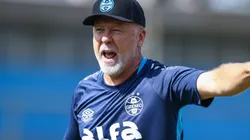 Mano Menezes durante treinamento no CT Luiz Carvalho. Foto: Lucas Uebel/Grêmio FBPA