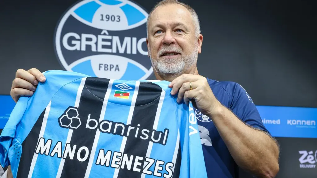 Mano Menezes durante apresentação. Foto: Lucas Uebel/Grêmio FBPA