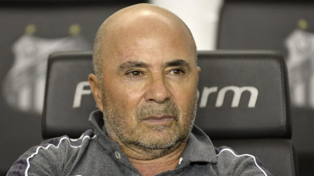 Foto Bruno Ulivieri/AGIF – Jorge S. trabalhou no Santos em 2019 e foi vice-campeão brasileiro.