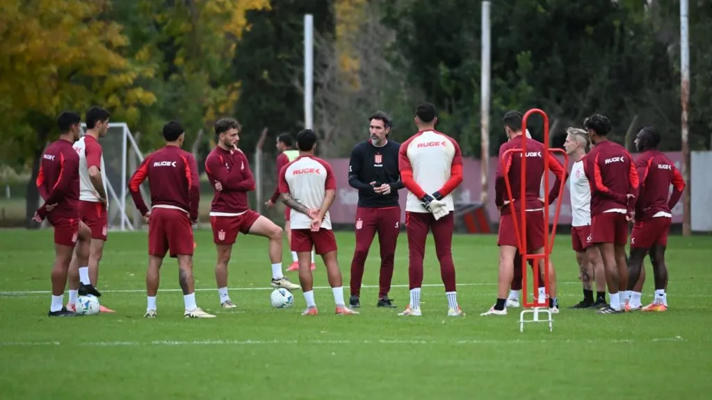 Adversário do Botafogo, Estudantes se prepara para encarar o atual campeão do torneio – Foto: Reprodução/Estudiantes