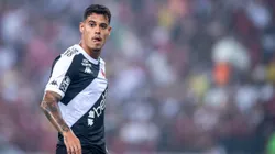 Lucas Freitas, jogador do Vasco, durante partida contra o Flamengo, pelo Brasileirão Betano. Foto: Thiago Ribeiro/AGIF.