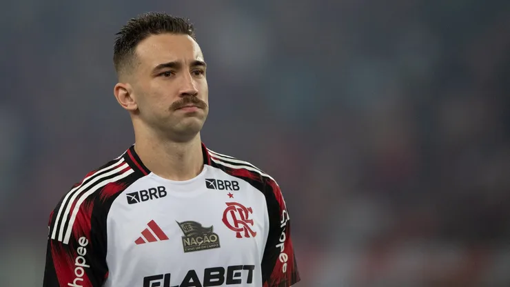 Léo Ortiz, jogador do Flamengo, durante partida contra o Vasco, pelo Brasileirão Betano. Foto: Thiago Ribeiro/AGIF.