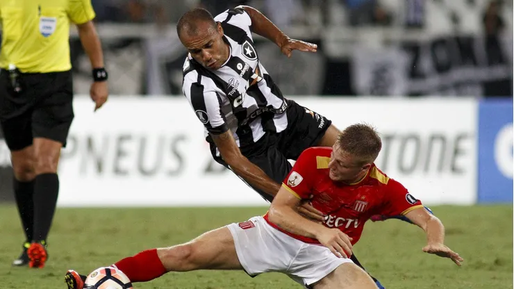 Além de não vencer, Glorioso não marcou gols em La Plata Luciano Belford/AGIF