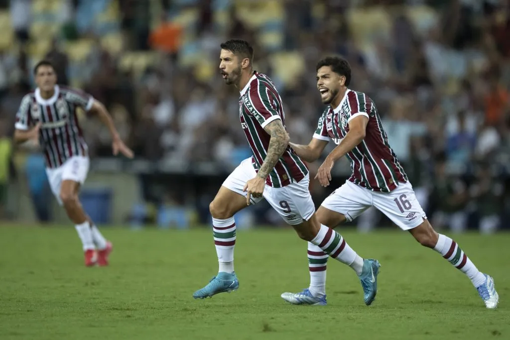 Everaldo jogador do Fluminense comemora seu gol com Nonato – Foto: Jorge Rodrigues/AGIF