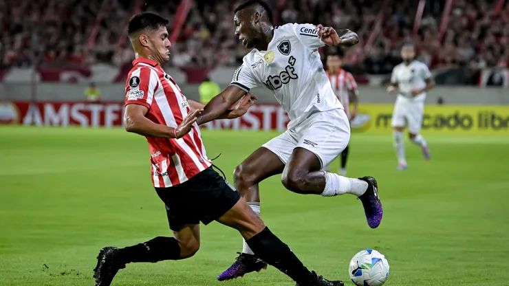 O Botafogo pega o Estudiantes, na Argentina, em jogão pela Copa Libertadores.