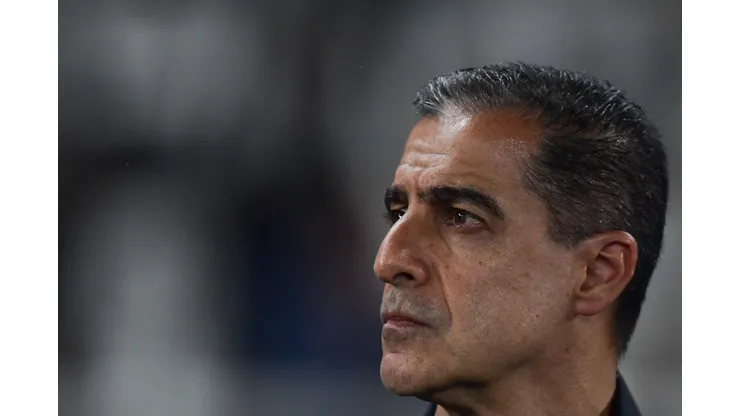 Renato Paiva só conseguiu duas vitórias em nove jogos à frente do Botafogo