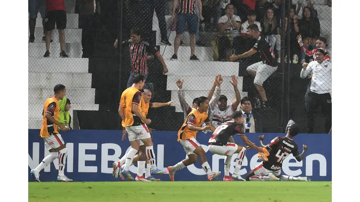 ASUNCION, PARAGUAY - APRIL 23: Lucas Ferreira of Sao Paulo celebrates after scoring the team's first goal during the Copa CONMEBOL Libertadores 2025 Group D match between Libertad and Sao Paulo at Tigo La Huerta Stadium on April 23, 2025 in Asuncion, Paraguay. (Photo by Christian Alvarenga/Getty Images)