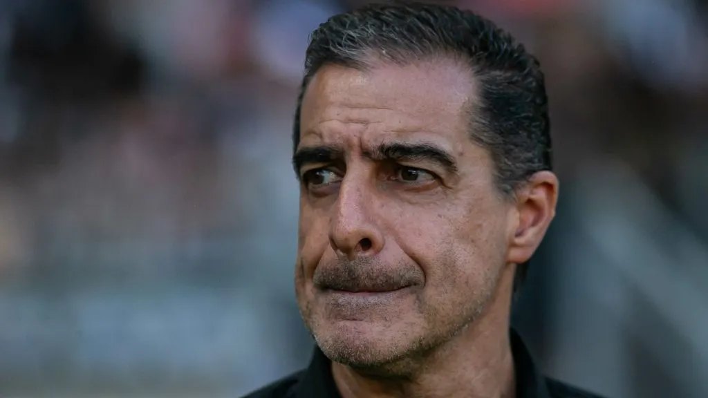 Renato Paiva está pressionado no Glorioso - Foto: Fernando Moreno/AGIF.