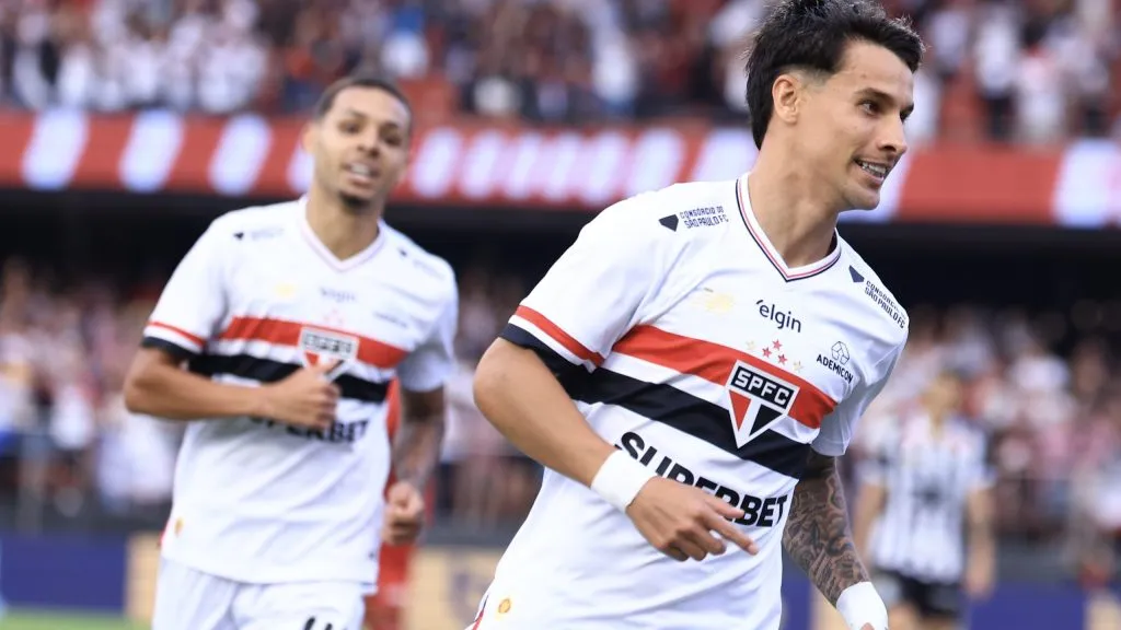 Ceará e São Paulo duelam em busca de um lugar mais alto na tabela do Brasileirão.