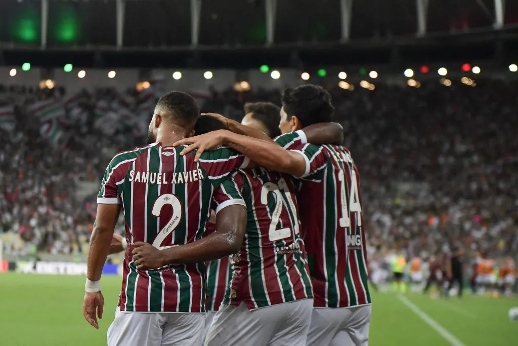 RJ – RIO DE JANEIRO – 20/04/2025 – BRASILEIRO A 2025, FLUMINENSE X VITORIA – German Cano jogador do Fluminense comemora seu gol com jogadores do seu time durante partida contra o Vitoria no estadio Maracana pelo campeonato Brasileiro A 2025. Foto: Thiago Ribeiro/AGIF