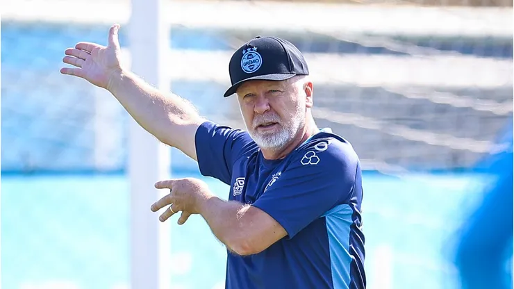 Mano Menezes inicia seu trabalho no Grêmio - FOTO: LUCAS UEBEL/GREMIO FBPA.