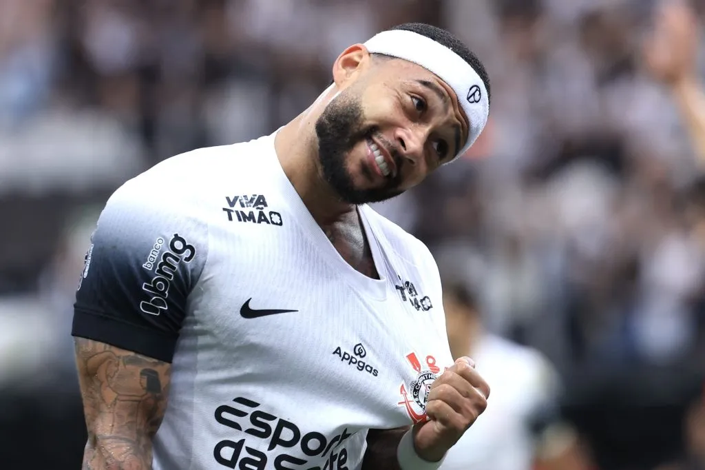 SP – SAO PAULO – 19/04/2025 – BRASILEIRO A 2025, CORINTHIANS X SPORT – Memphis Depay jogador do Corinthians comemora seu gol durante partida contra o Sport no estadio Arena Corinthians pelo campeonato Brasileiro A 2025. Foto: Marcello Zambrana/AGIF