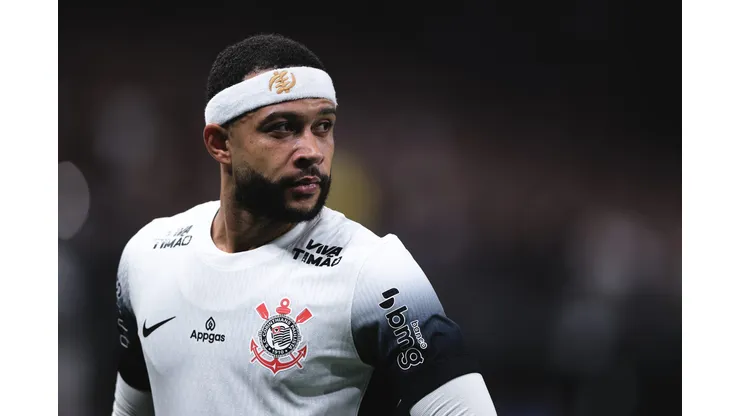 Memphis Depay jogador do Corinthians durante partida contra o Palmeiras no estádio Arena Corinthians pelo campeonato Paulista 2025. Foto: Ettore Chiereguini/AGIF
