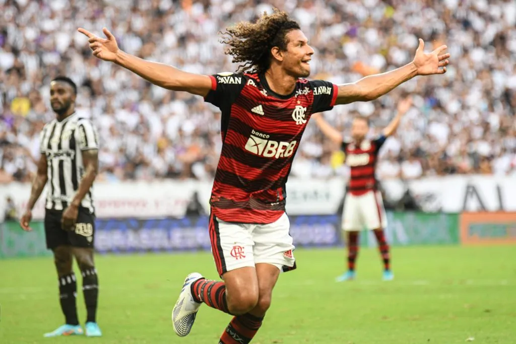Willian Arão com a camisa do Flamengo – Foto: Kely Pereira/AGIF
