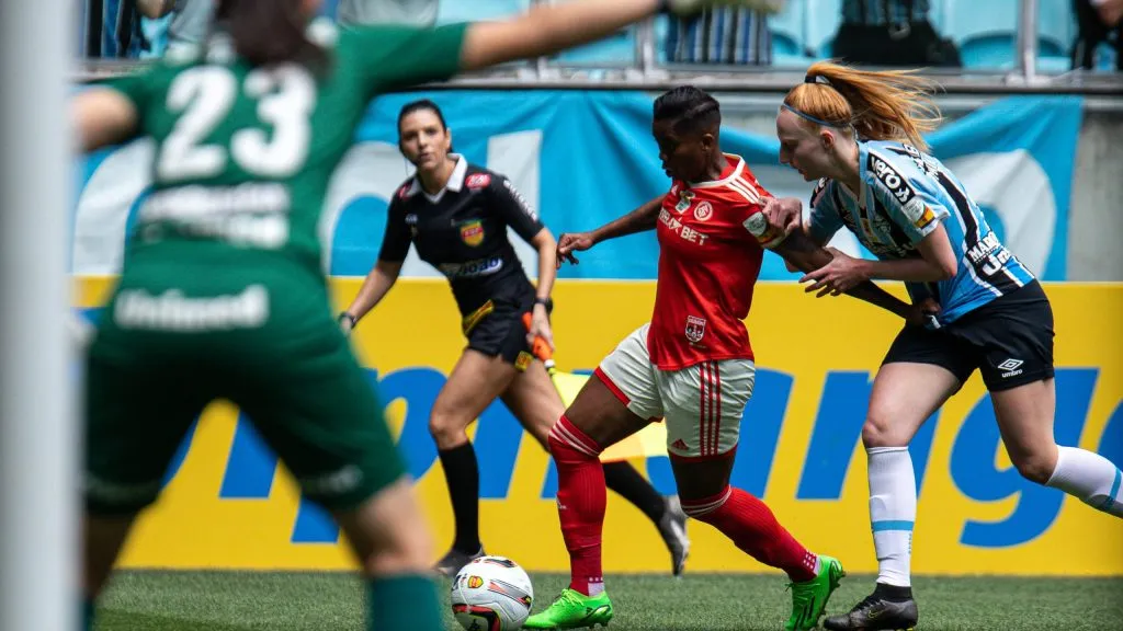 Grêmio e Internacional. Foto: Maxi Franzoi/AGIF