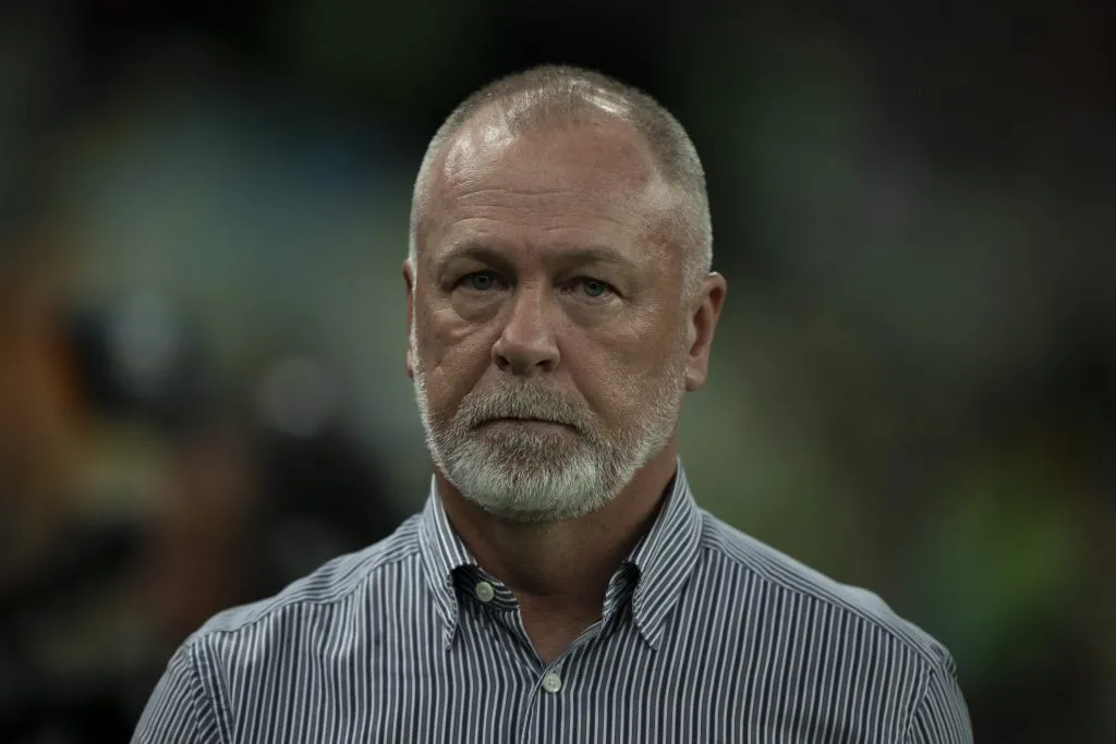 RJ – RIO DE JANEIRO – 05/12/2024 – BRASILEIRO A 2024, FLUMINENSE X CUIABA – Mano Menezes tecnico do Fluminense durante partida contra o Cuiaba no estadio Maracana pelo campeonato Brasileiro A 2024. Foto: Jorge Rodrigues/AGIF