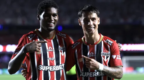 SP - SAO PAULO - 13/04/2025 - BRASILEIRO A 2025, SAO PAULO X CRUZEIRO - Ferreira jogador do Sao Paulo comemora seu gol com Lucas Ferreira jogador da sua equipe durante partida contra o Cruzeiro no estadio Morumbi pelo campeonato Brasileiro A 2025. Foto: Marcello Zambrana/AGIF