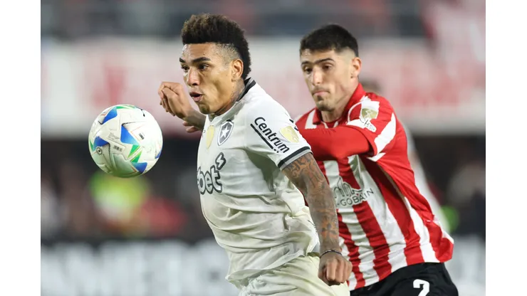 Igor Jesus tem procura de europeus e staff está na Itália para negociar possível venda do Botafogoo