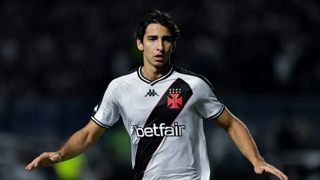 JP jogador do Vasco durante partida contra o Atlético-GO no estádio São Januário pelo campeonato Copa Do Brasil 2024. Foto: Thiago Ribeiro/AGIF
