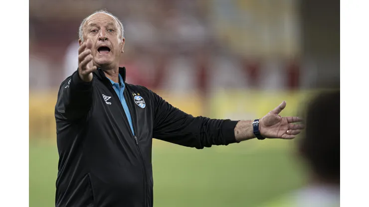 Felipão não se opõe à saída de jogadores insatisfeitos no Grêmio, como Pavón
