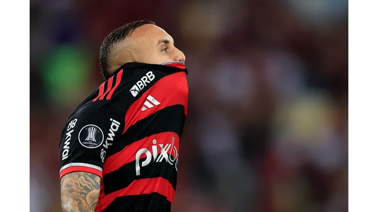 RIO DE JANEIRO, BRAZIL - MAY 28: Everton "Cebolinha" of Flamengo reacts the match between Flamengo and Millonarios as part of Copa CONMEBOL Libertadores 2024 at Maracana Stadium on May 28, 2024 in Rio de Janeiro, Brazil. (Photo by Buda Mendes/Getty Images)