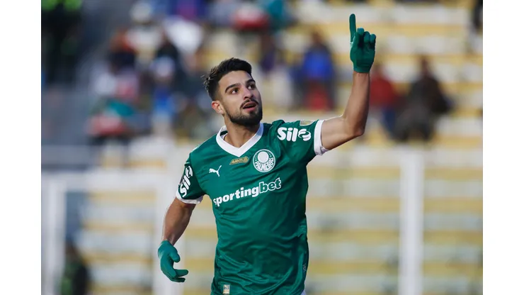 MIRAFLORES, BOLIVIA - APRIL 24: José Lopez of Palmeiras celebrates after scoring the team's first goal during the Copa CONMEBOL Libertadores 2025 Group G match between Bolivar and Palmeiras at Estadio Hernando Siles on April 24, 2025 in Miraflores, Bolivia. (Photo by Gaston Brito Miserocchi/Getty Images)