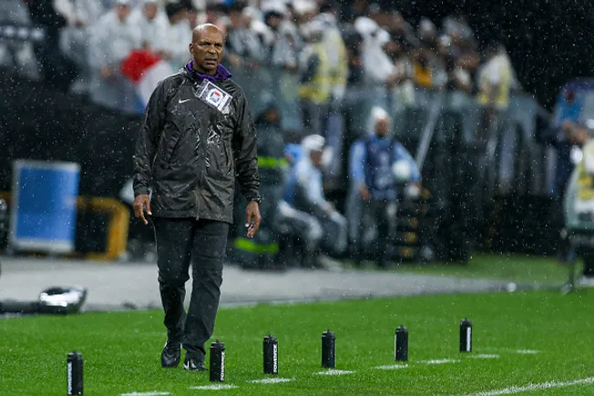 Orlando Ribeiro, técnico interino do Corinthians durante partida contra o Racing Club-URU na Neo Química Arena pela Copa Sul-Americana. Foto: Ricardo Moreira/Getty Images