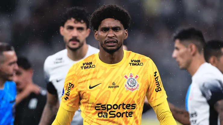 Hugo Souza avalia trabalho de Dorival Júnior