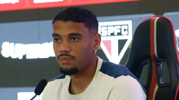 Ruan em entrevista pelo São Paulo - Foto: Rubens Chiri / São Paulo FC