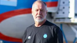 Mano Menezes acompanha equipe do Grêmio em treino - FOTO: LUCAS UEBEL/GREMIO FBPA