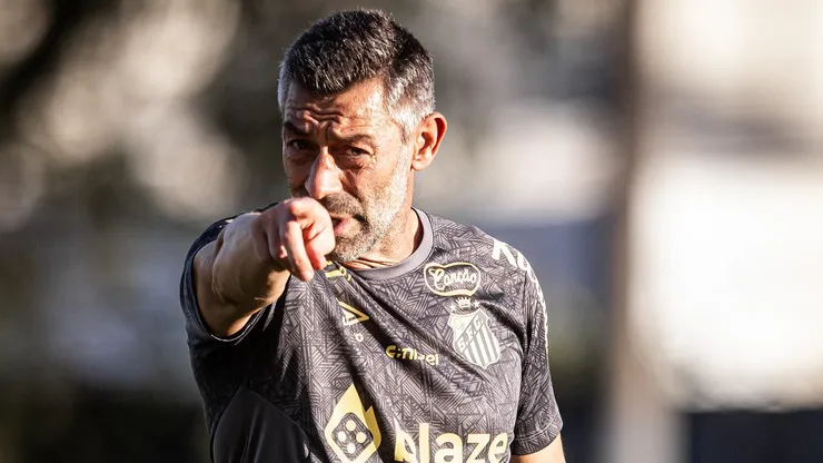 Pedro Caixinha é um dos nomes disponíveis no mercado ao Internacional.